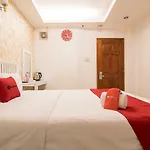 Reddoorz Plus @ Ben Thanh Market 4